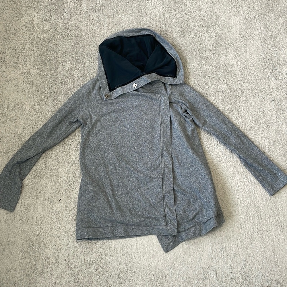 EC Lululemon Gratitude Wrap - Heathered Coal - Size 6